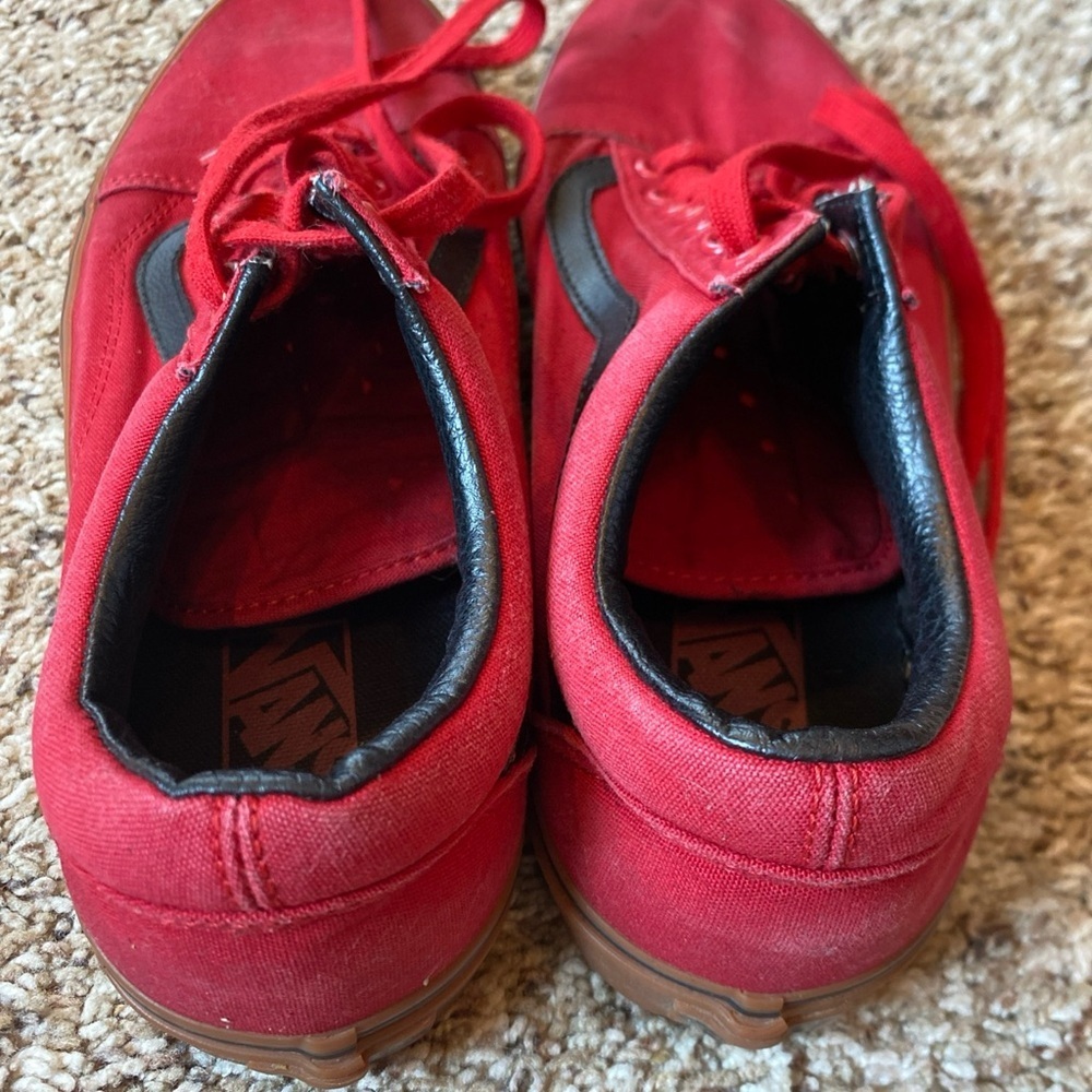 Vans Old Skool Red Gum Bottoms Mens Size 8 Womens Size 9.5 - Picture 3 of 6